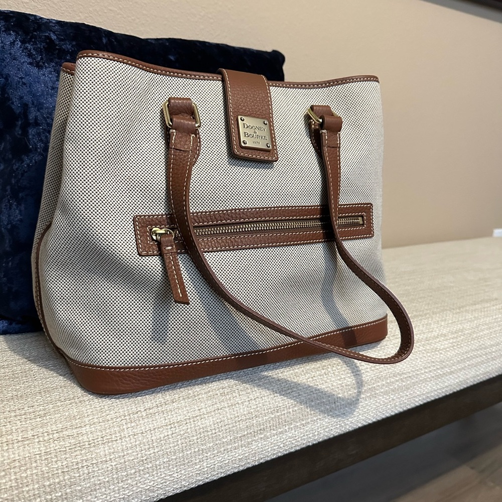 Dooney And Bourke Tote, EUC